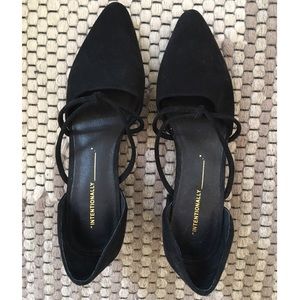 Intentionally Blank Size 38 heels black suede